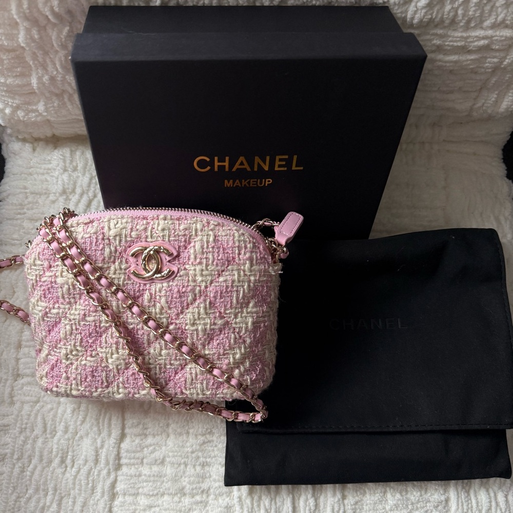 CHANEL gift set makeup bag